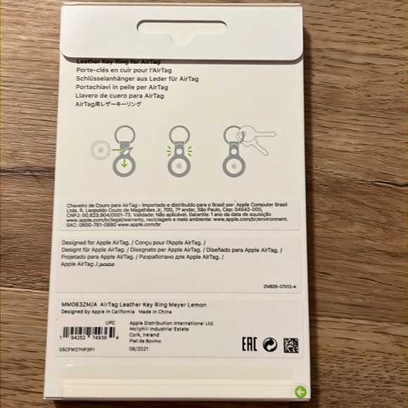 NWT authentic Apple AirTag Leather Key Ring - meyer lemon yellow - Picture 4 of 4